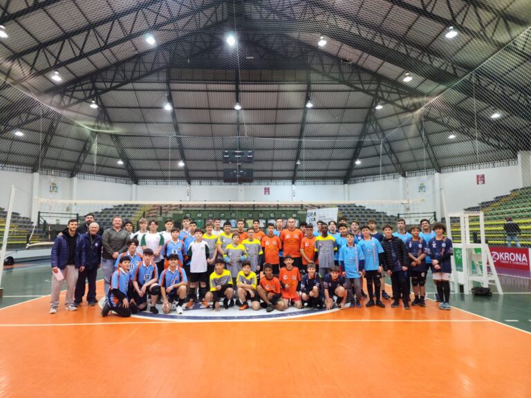 Torneio de vôlei promove integração de jovens dos projetos sociais