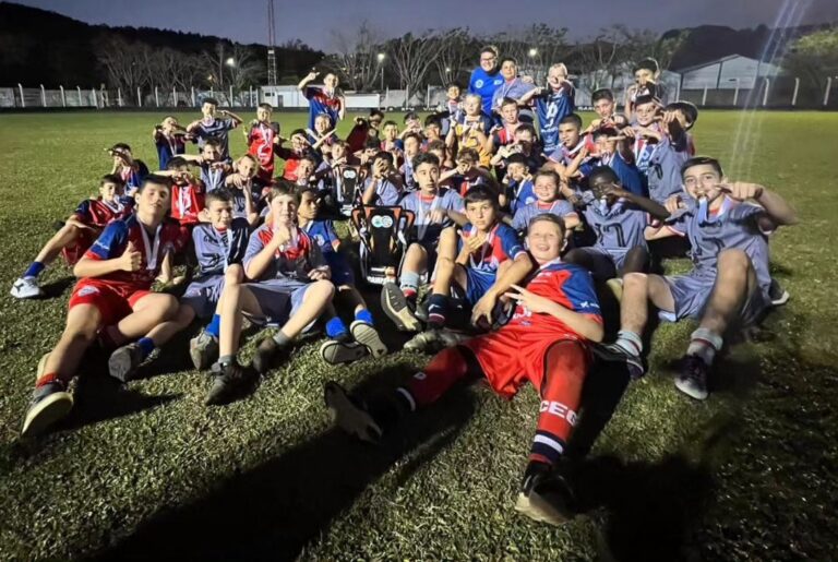 Base do Gramadense conquista títulos no final de semana