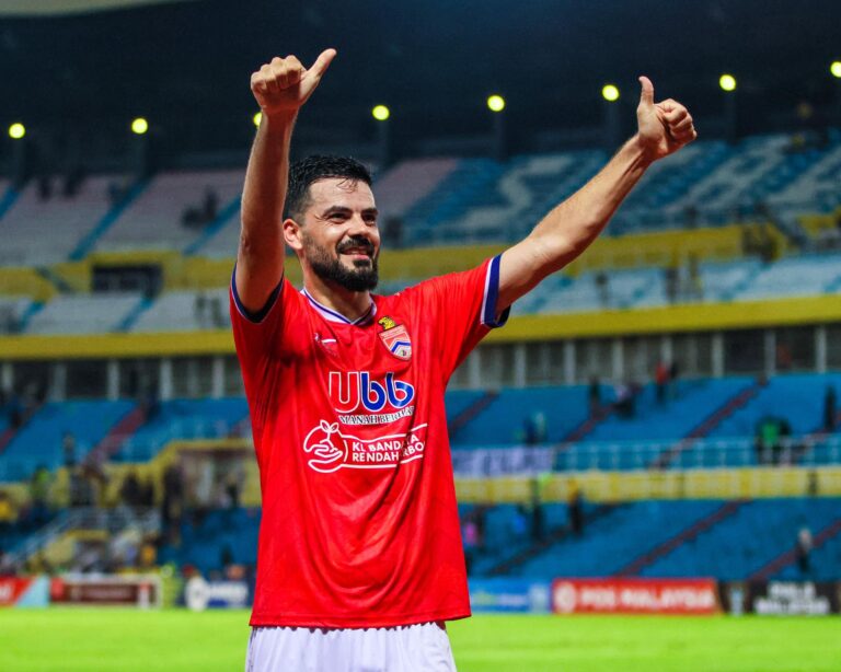 VÍDEO: Canelense Paulo Josué ajuda sua equipe a conquistar vaga para semifinal da Copa da Malásia