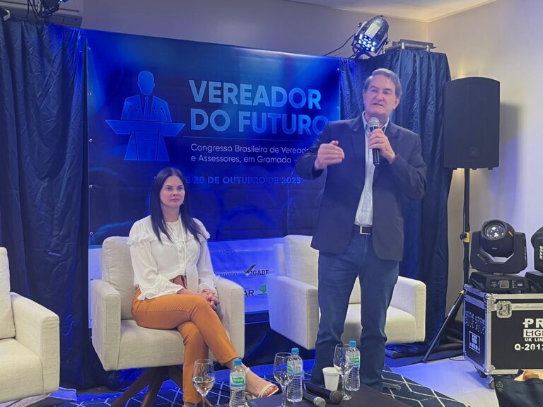 Gilmar Peruzzo e Franciéli Werlang promovem discussão sobre o Parlamento Regional