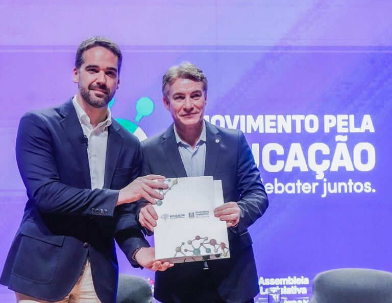 Zanchin entrega documento do Marco Legal da Educação ao governador Eduardo Leite