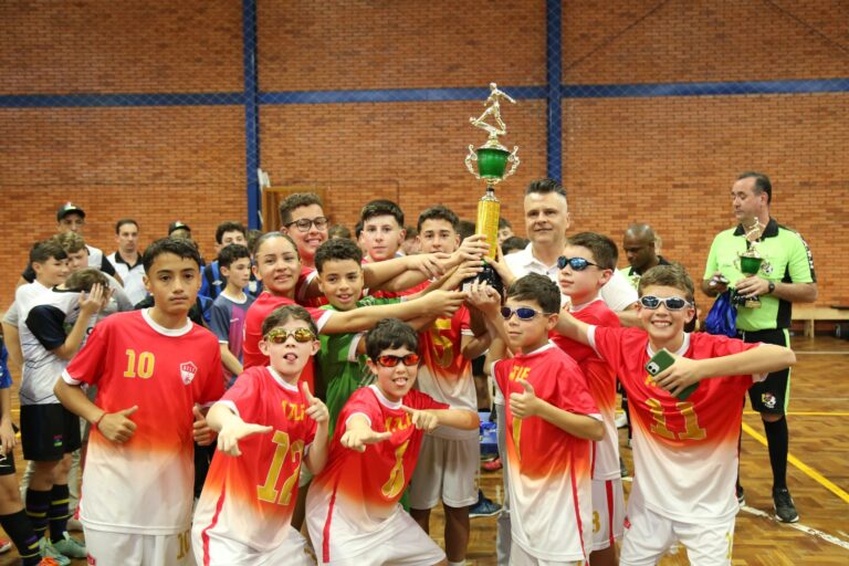 IMAGENS: Gurizada ergue o caneco no Futsal da Base de Canela