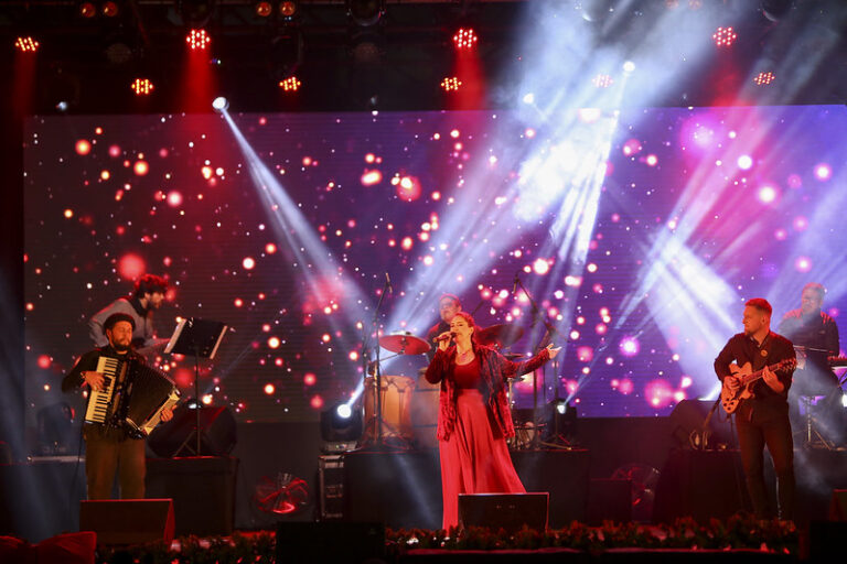 Sonho de Natal encanta canelenses e visitantes no feriado prolongado