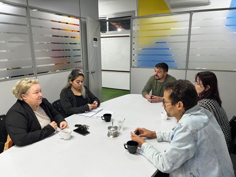 Secretário Ike Koetz recebe canelenses que buscam inspiração nas políticas públicas de Gramado