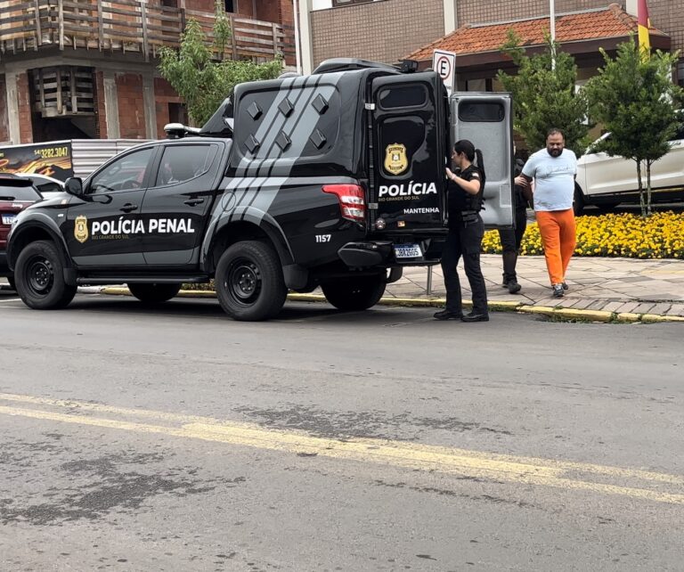 Gralha seguirá preso