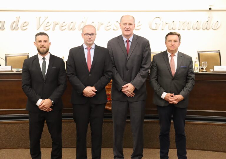 Primeira sessão do ano tem posse da Mesa Diretora