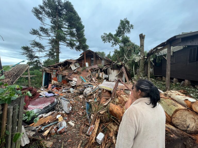 Tormenta deixa inúmeras famílias desabrigadas