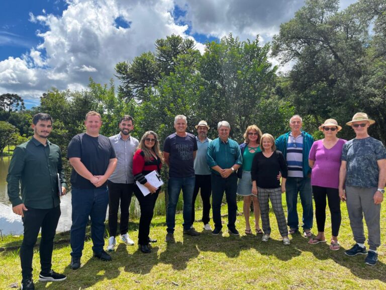 Termo de início da revitalização do lago do Vivendas do Arvoredo é assinado