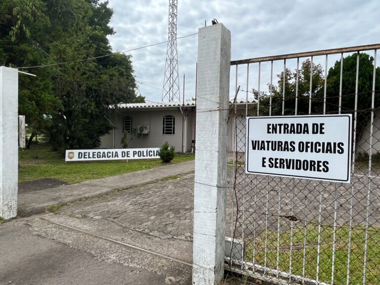 Polícia cumpre mandados de busca na Secretaria da Saúde e prende secretário