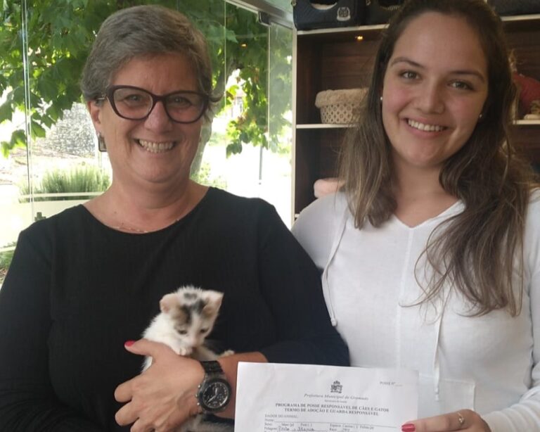 Secretaria da Saúde comemora adoção de gatos e marca nova feira com filhotes de cachorros