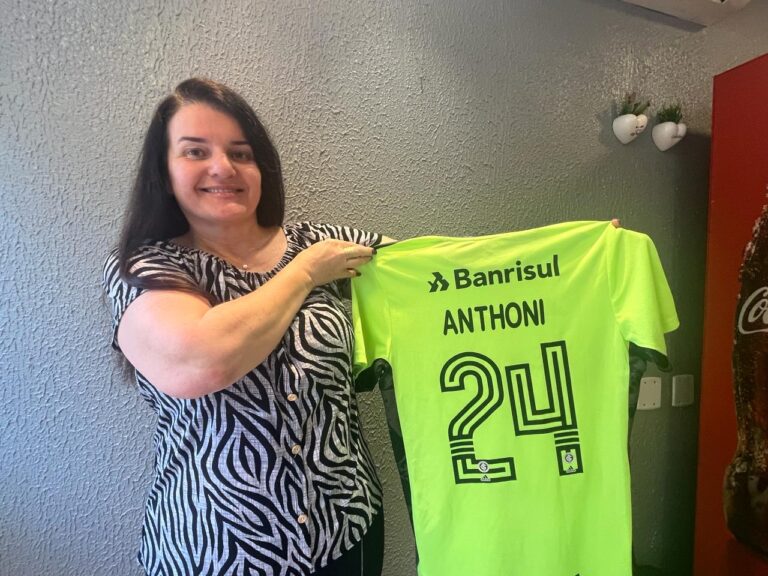 “É um sonho realizado”, declara mãe de Anthoni Spier, goleiro do Inter