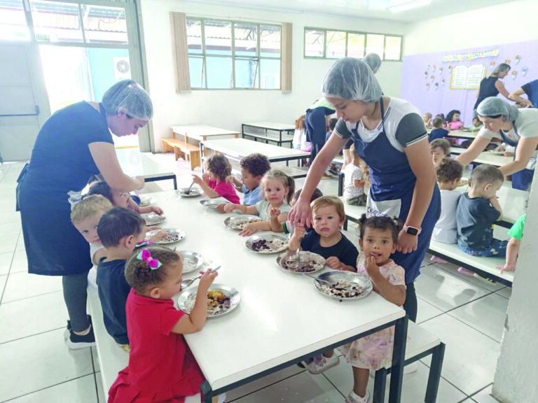 Cerca de 800 alunos da educação infantil retornam às aulas