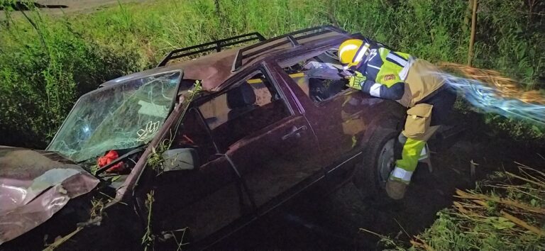 Acidente entre dois carros na ERS-235