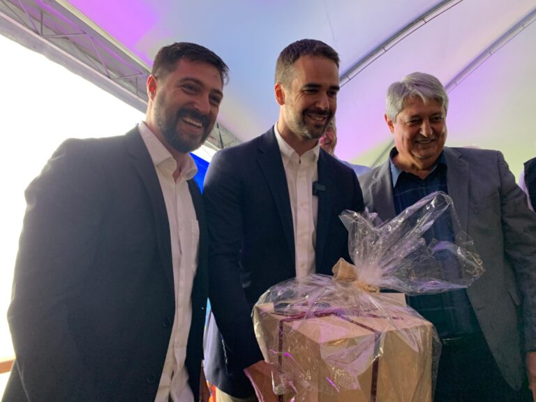 Administração Municipal entrega convite para a 12ª Feito em Gramado ao Governador do Estado