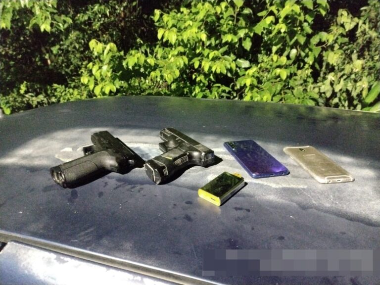 Polícia Militar de Canela prende indivíduos por corrupção de menores durante abordagem