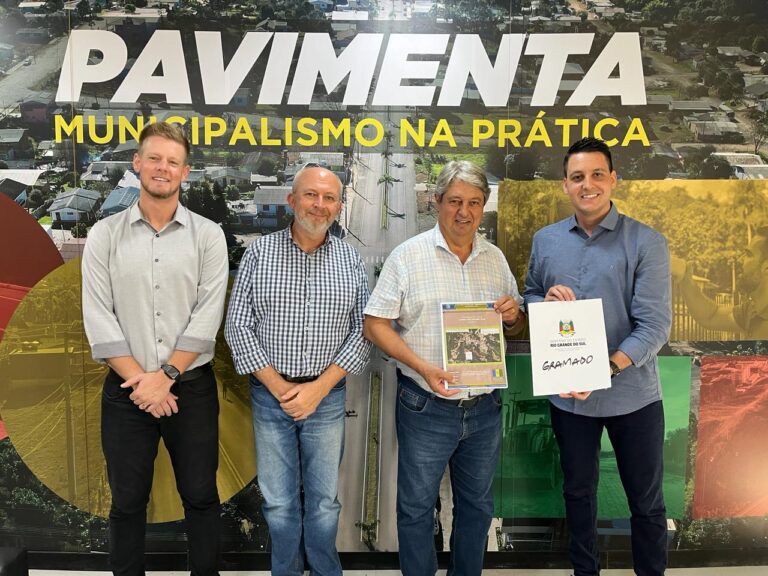 Prefeito assina convênio de R$2 milhões para pavimentação da Estrada José Bergamo Filho