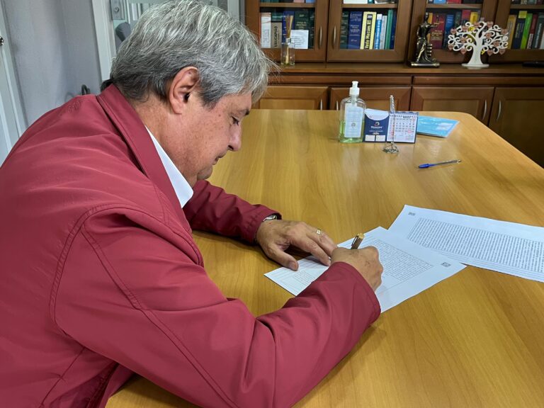 Executivo Municipal assina escritura do Hospital Arcanjo São Miguel