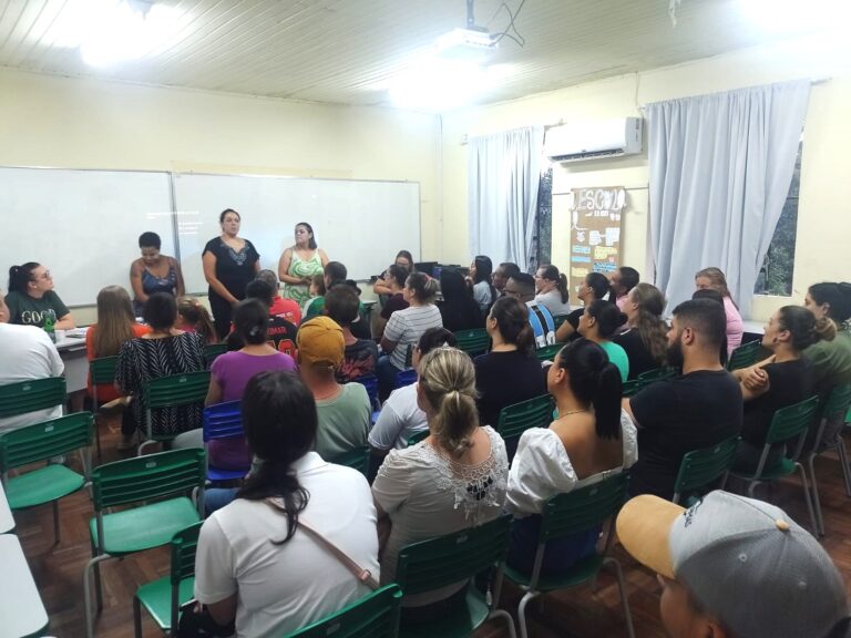 Comitê de Imunizações participa de reuniões com a comunidade escolar