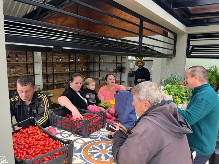 Várzea Grande ganha espaço com fornos coloniais para comercialização de produtos