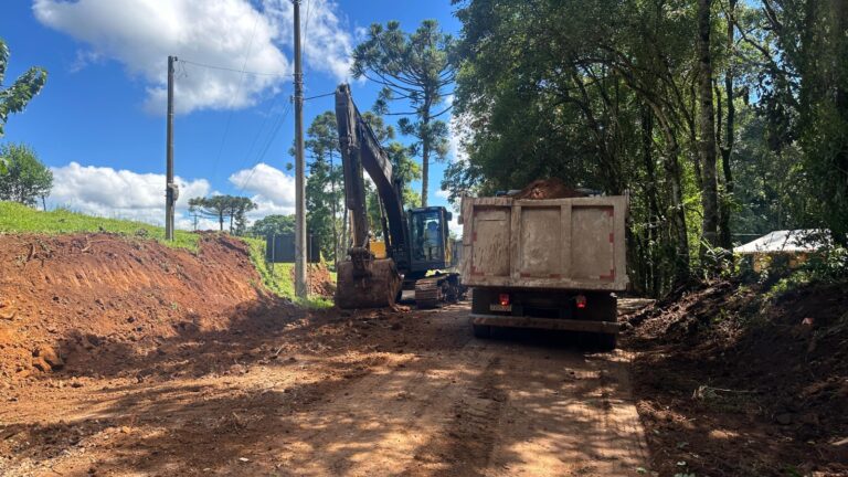 Obra de pavimentação levará 4 quilômetros de asfalto para a Linha Pedra Branca