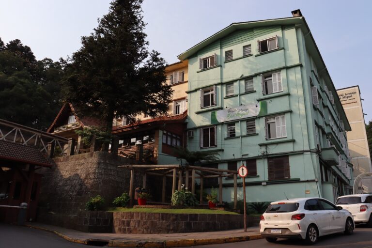 Hospital Arcanjo São Miguel enfrenta superlotação