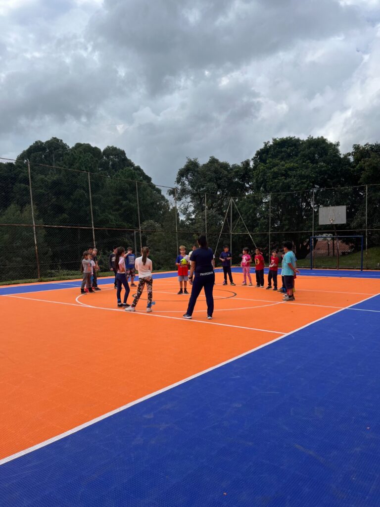 Quadra da Escola Ernesto Dornelles é revitalizada com instalação de Piso Modular