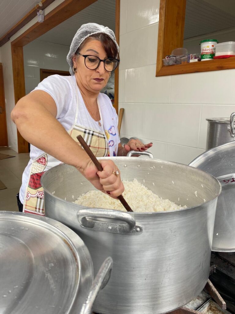 Mais de 15 mil refeições foram oferecidas para famílias desalojadas pelas chuvas em Canela