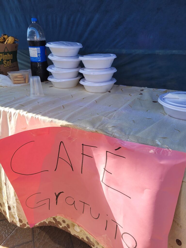 Solidariedade se destaca em meio ao cenário de destruição