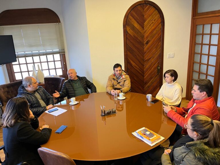 Gramado apresenta relatório do município à Casa Civil do Estado
