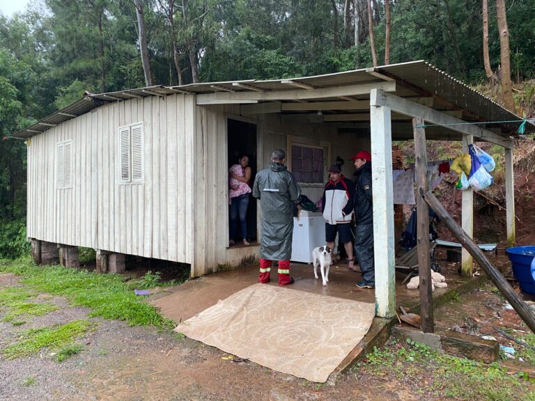 Defesa Civil interdita residências devido ao risco de desabamento em Canela