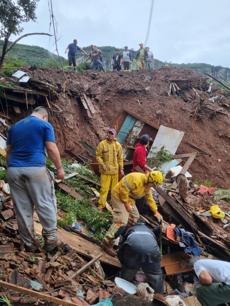 Buscas por corpos continuam na Linha Pedras Brancas da Furna
