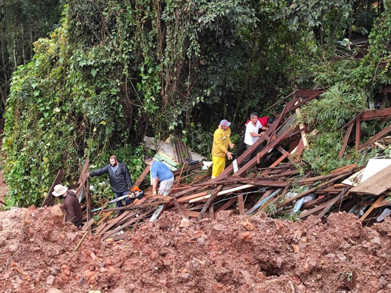 Encontrado o corpo do menino Jocemar soterrado na Linha Pedras Brancas