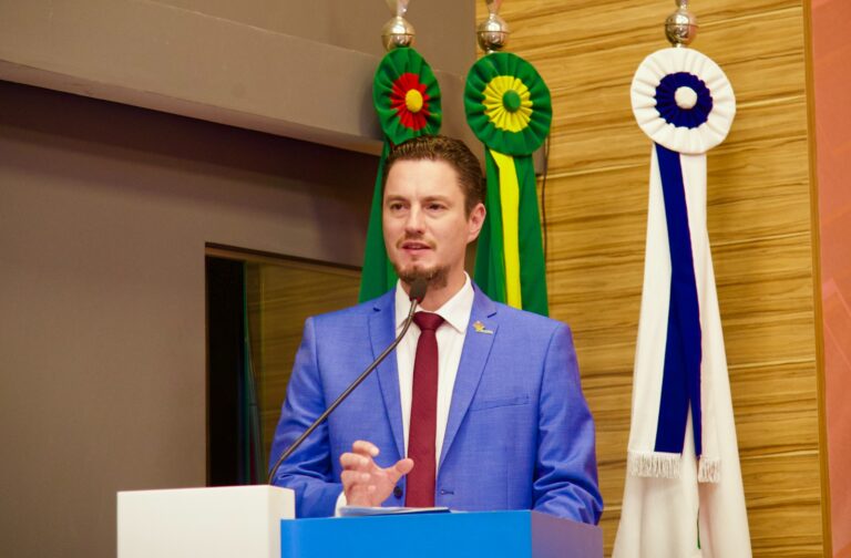 Marcelo Arruda é empossado presidente da Famurs