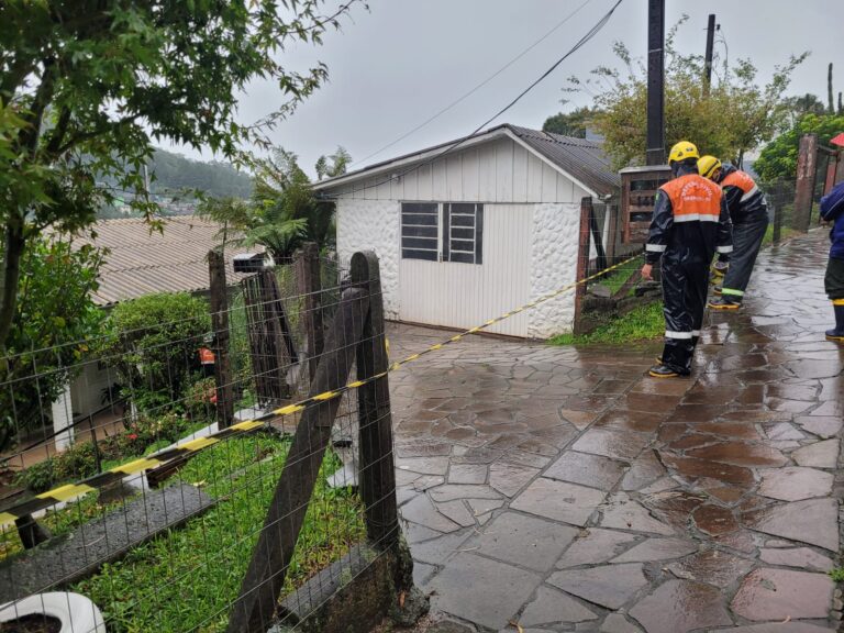 50 moradores do bairro Três Pinheiros estão autorizados a retornar para suas casas
