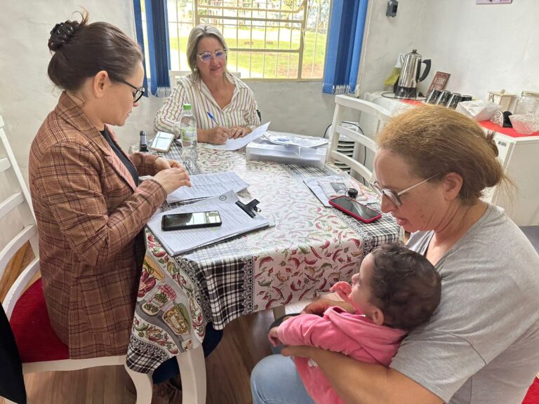 Prefeitura realiza cadastro de moradores atingidos pelas chuvas no interior