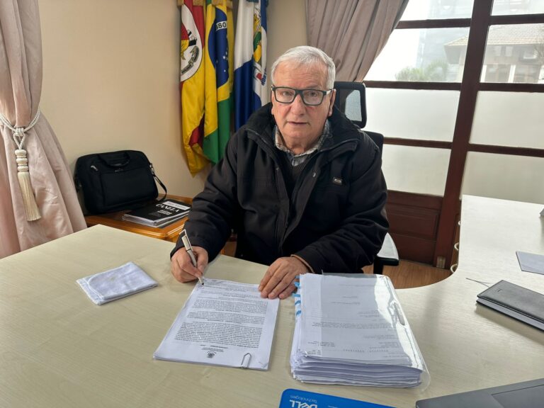 Canela assina contrato para construção de 66 casas populares