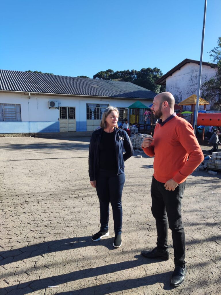 Vereador Jerônimo visita escola Severino Travi para verificar demandas e problemas