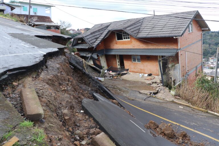 31 casas são condenadas no bairro Piratini; moradores resistem para autorizar demolição