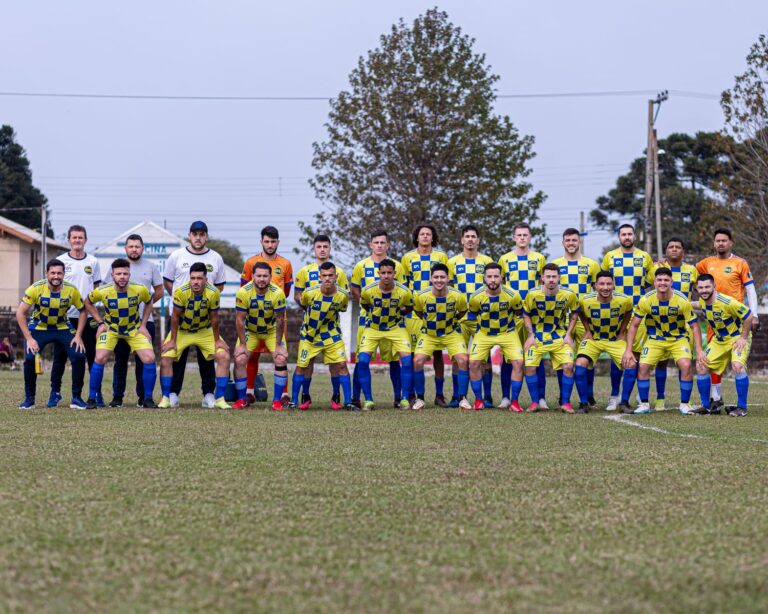 Equipes de Gramado em campo na Copa RS de Futebol Amador