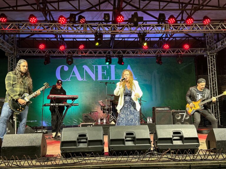 Tati Portella movimentou a Praça João Corrêa com show no último domingo