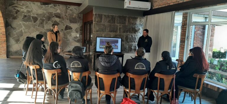 Mundo a Vapor e Roda Canela investem em capacitação e desenvolvimento profissional e contam com vagas abertas