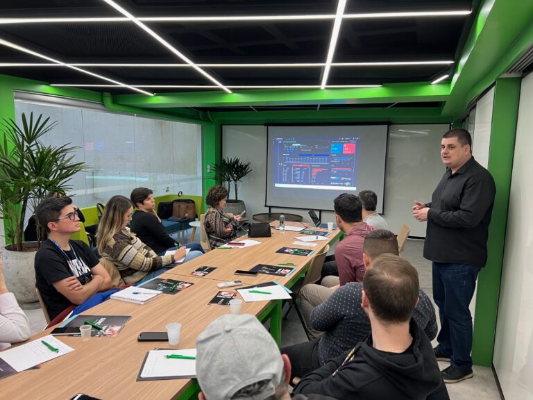 Sindtur promove treinamento para associados sobre estratégias no Flutua+