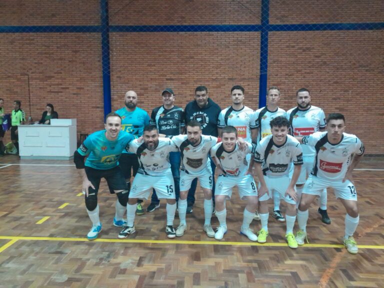 Futsal Primeira Divisão de Canela com dois jogos equilibrados e uma goleada
