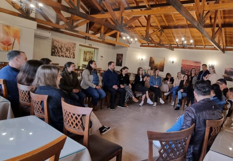 Capacitação marca comemoração de um ano do Serviço de Família Acolhedora