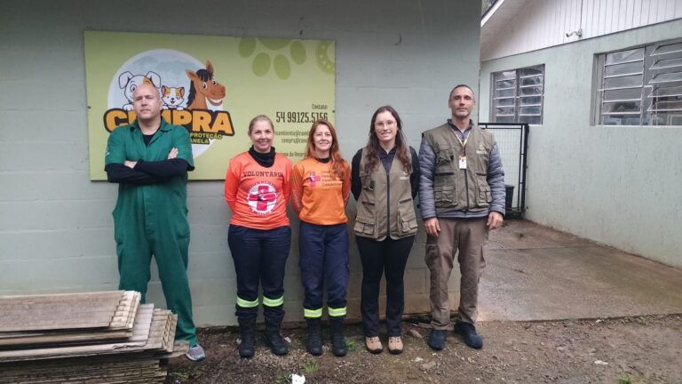 Equipe da SEMA-RS e GRAD entrega medicamentos e insumos veterinários ao CEMPRA