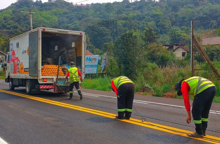 EGR reforça sinalização horizontal da ERS-235, em Nova Petrópolis