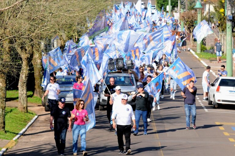 Caminhada com Nestor e Luia percorre os bairros Floresta e Piratini