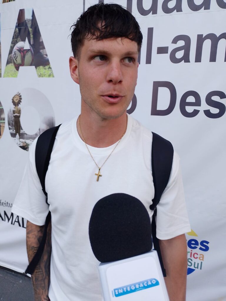 Após 10 meses da cirurgia no joelho, Icardi celebra o gol e a vitória do Gramadense