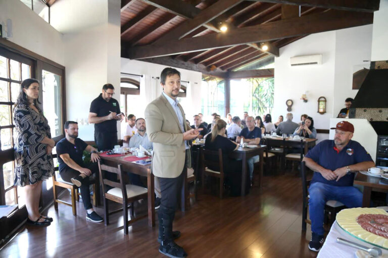 Gilberto Cezar atuando