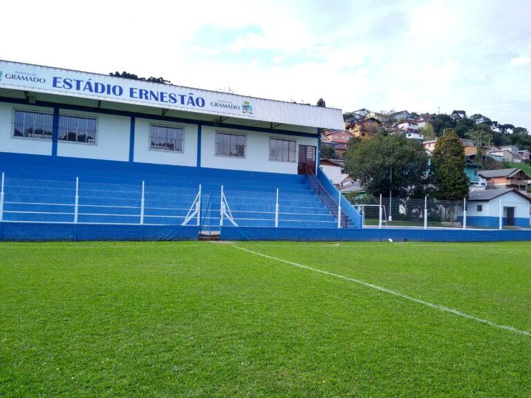 Primeira Divisão define semifinalistas neste domingo